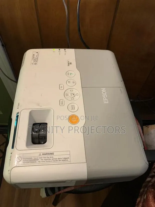 Epson PowerLite 905 · Photo 1