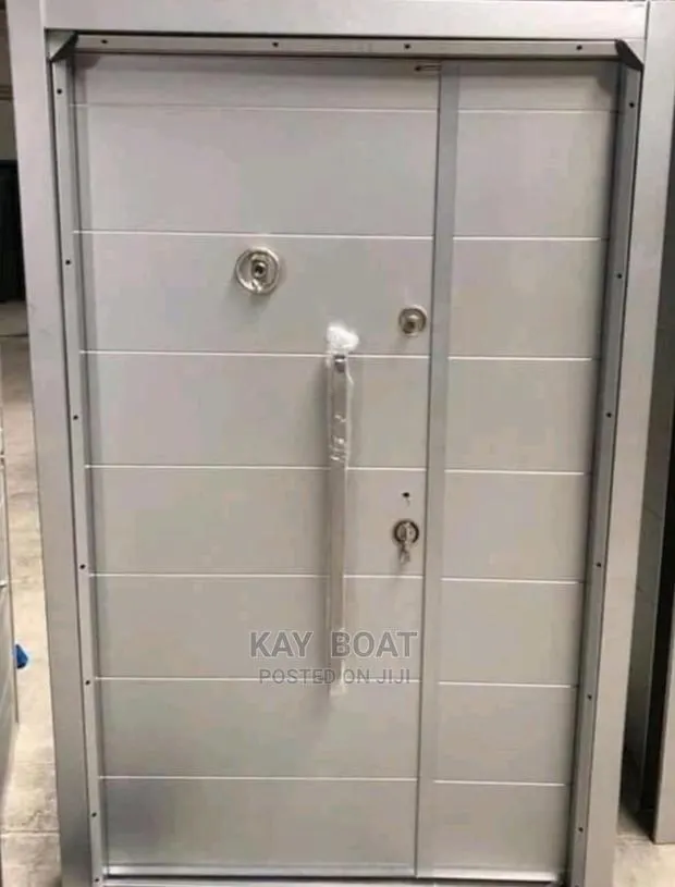 White Elegant Door Available · Photo 1