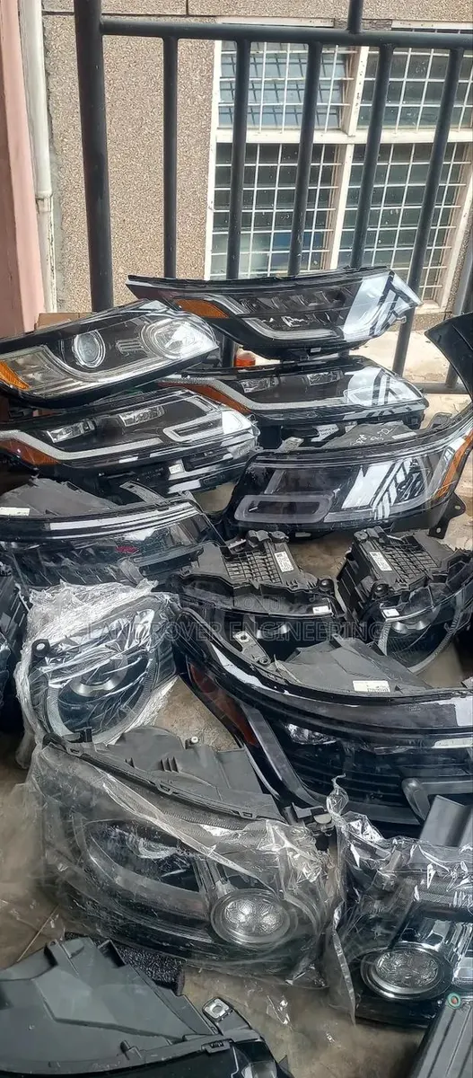Range Rover Headlight & Taillight · Photo 1