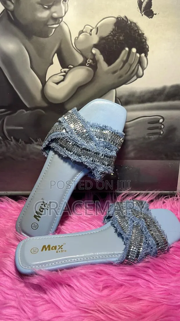 Ladies Slippers · Photo 1