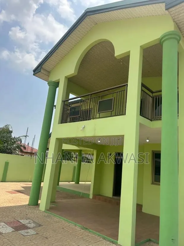 Furnished 4bdrm House in Community 20, Tema Metropolitan for rent · Photo 1