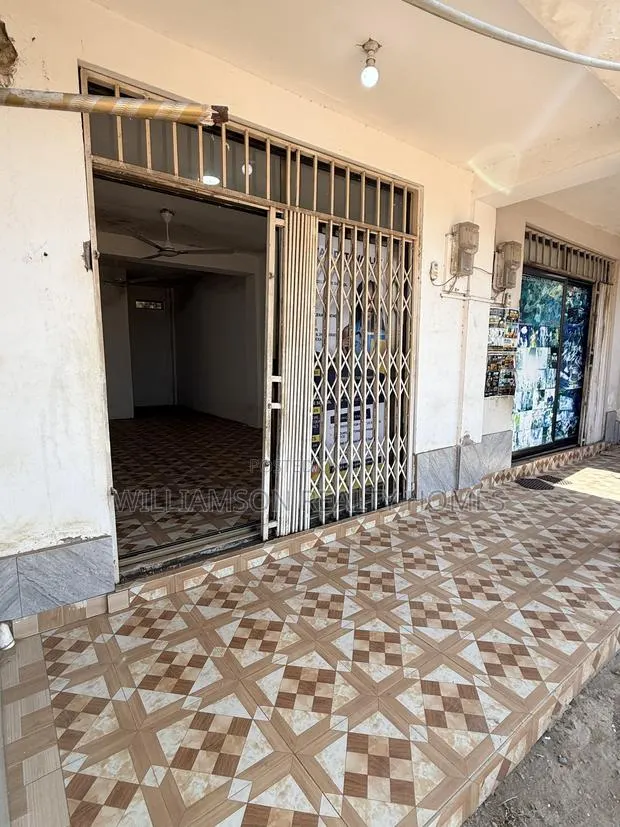 Spacious Downstairs Shop/Store/Office Space for Rent,spintex · Photo 1