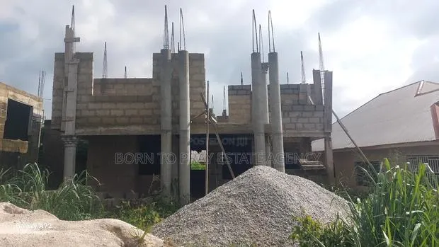 5bdrm House in Born To Pray Estate, Ejisu-Juaben Municipal for sale · Photo 1