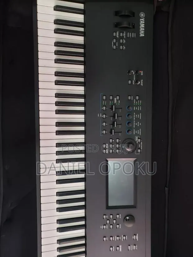 Yamaha Modx 8+ Keyboard · Photo 1