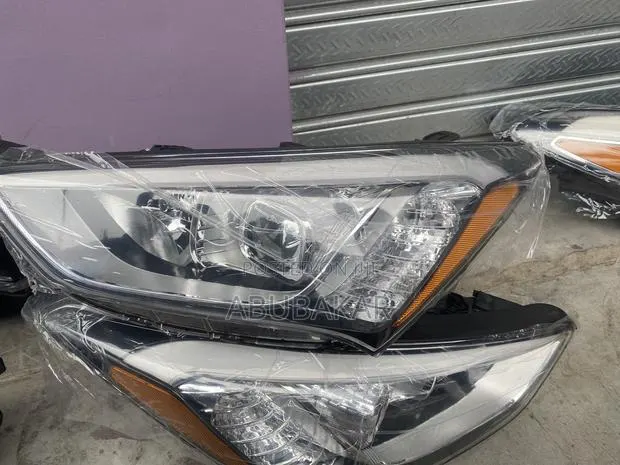 Hyundai Tucson 2016 Headlight Pair · Photo 1