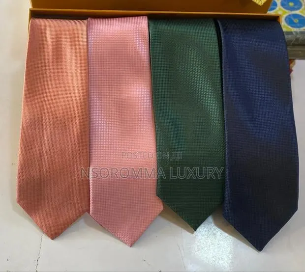 Flying Tie · Photo 1