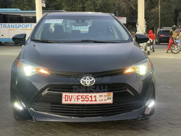 Toyota Corolla LE (1.8L 4cyl 2A) 2018 Black · Photo 1
