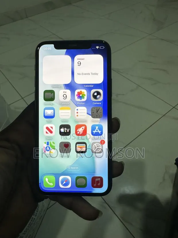 Apple iPhone 11 Pro 64 GB Gold · Photo 1