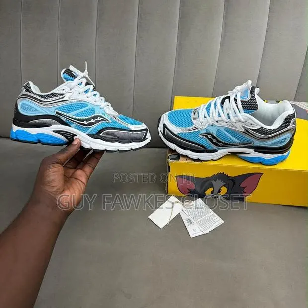 Saucony Pro Grid Omni O9 · Photo 1
