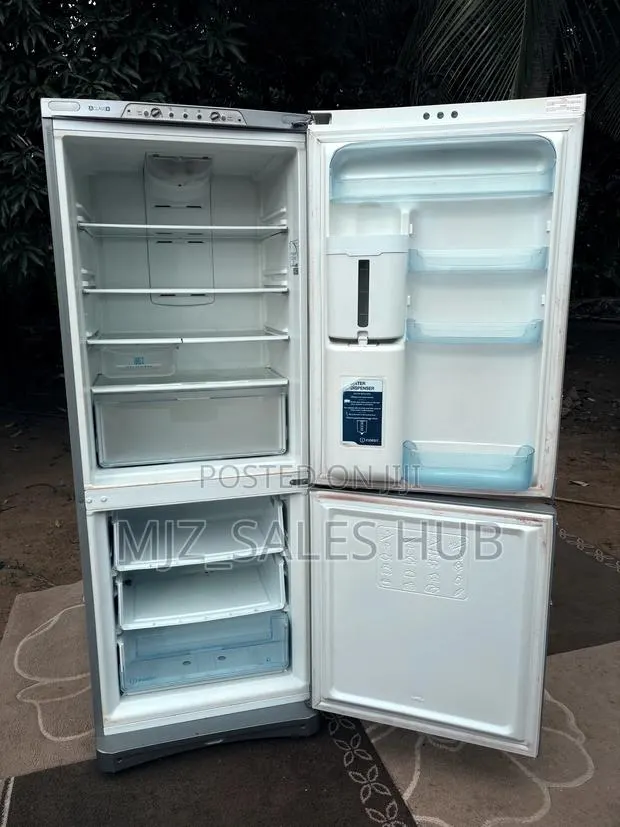 Refrigerator · Photo 1