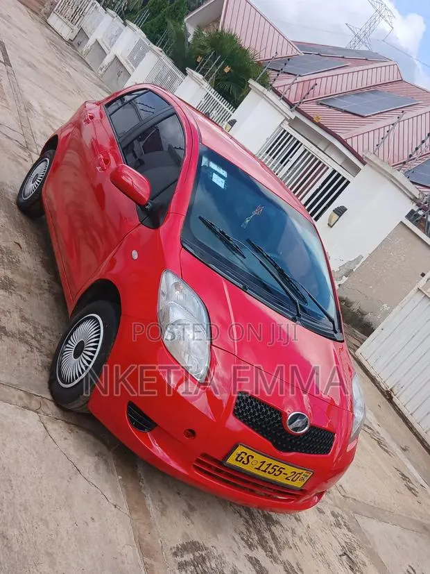 Toyota Vitz 1.5 FWD 3dr 2010 Red · Photo 1