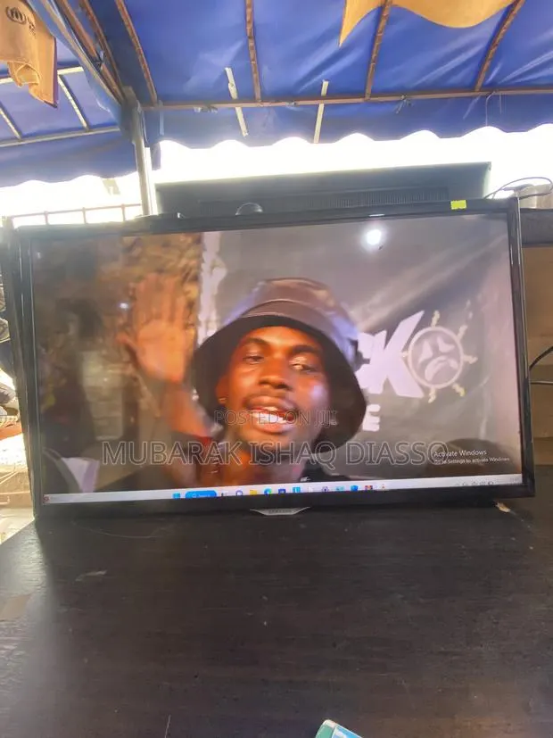 Samsung 32” LED TV · Photo 1