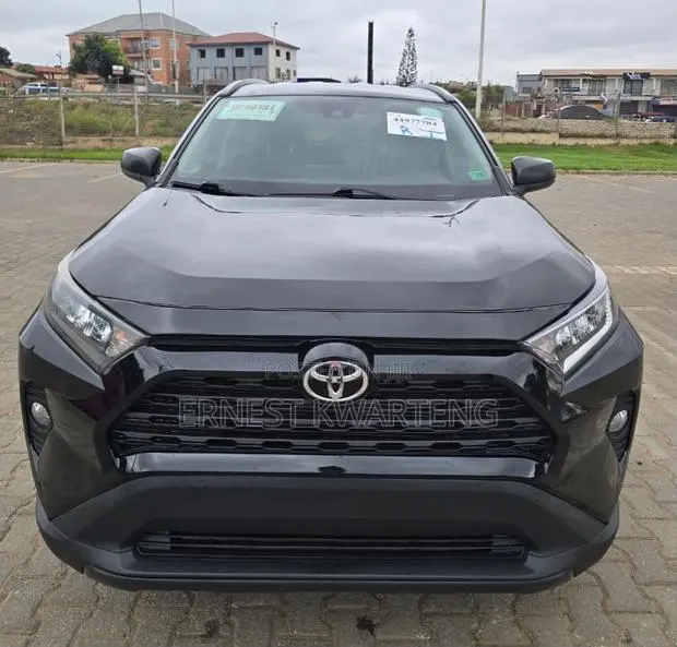 Toyota RAV4 2021 Black · Photo 1