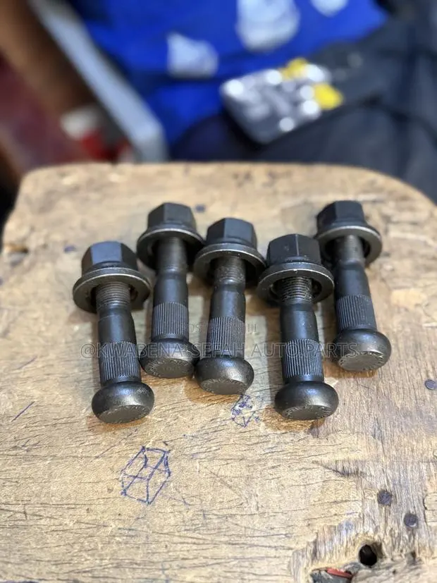 Original Car Wheel Stod and Nuts Available for All Cars · Photo 1