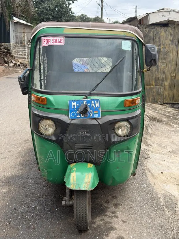 TVS King Deluxe Plus iTouch Start 2025 Green · Photo 1