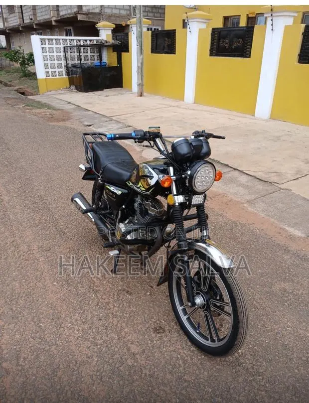 Royal Motorcycle 2025 Black · Photo 1
