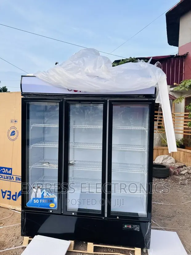 Grab Your Favorite Pearl Display Fridge PVC-150 950L · Photo 1