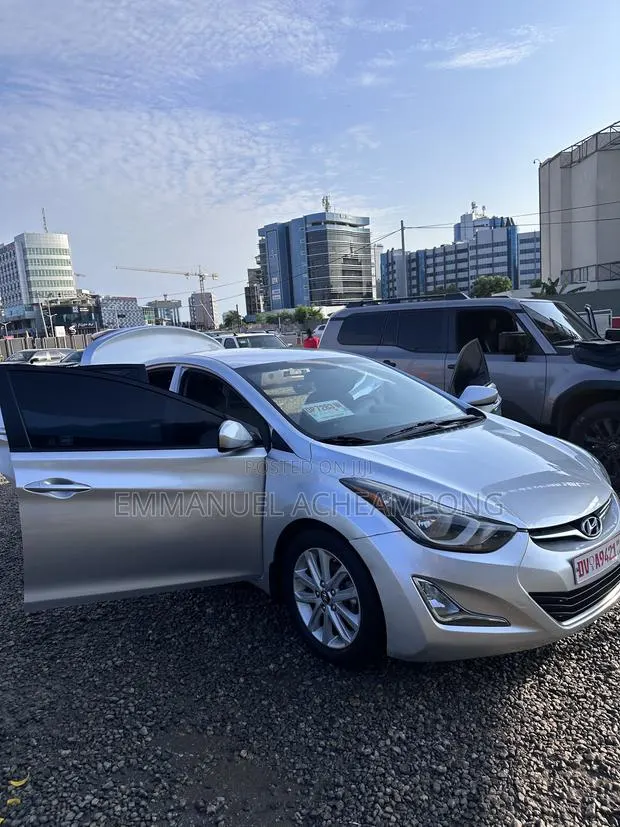 Hyundai Elantra SE Sedan FWD (1.8L 4cyl 6A) 2016 Silver · Photo 1