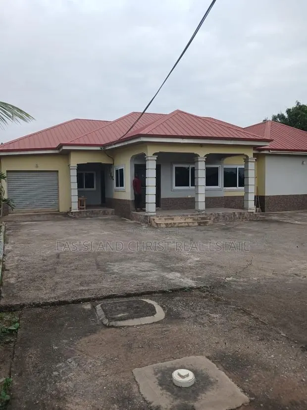 4bdrm House in Lasisi And Christ, Amasaman for rent