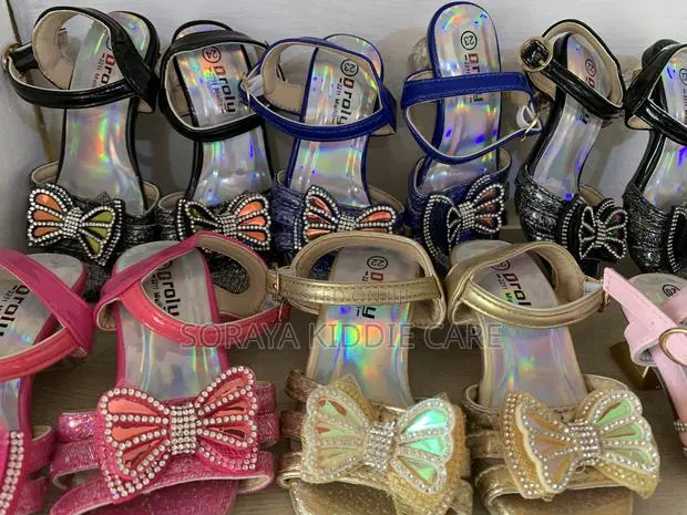 Girl’S Sandals · Photo 1