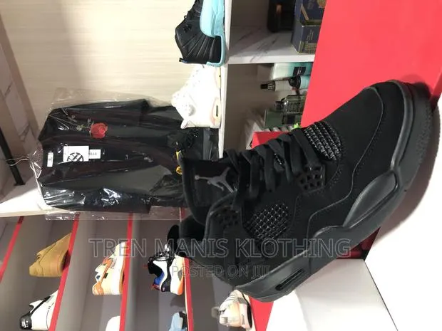 Jordan 4 Black Cat · Photo 1