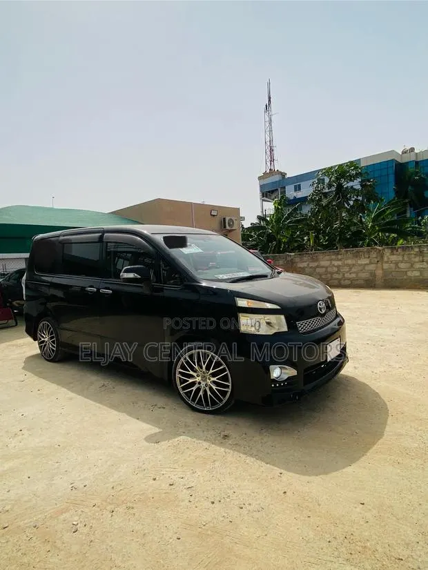 Toyota Voxy 2013 Black · Photo 1