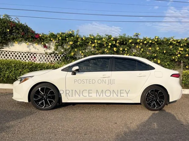 Toyota Corolla 2021 White · Photo 1