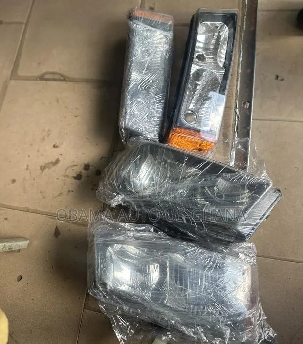 Chevy Gm Truck Silverado Avalanche Headlight 2003 2004 2005 2006 2007 · Photo 1