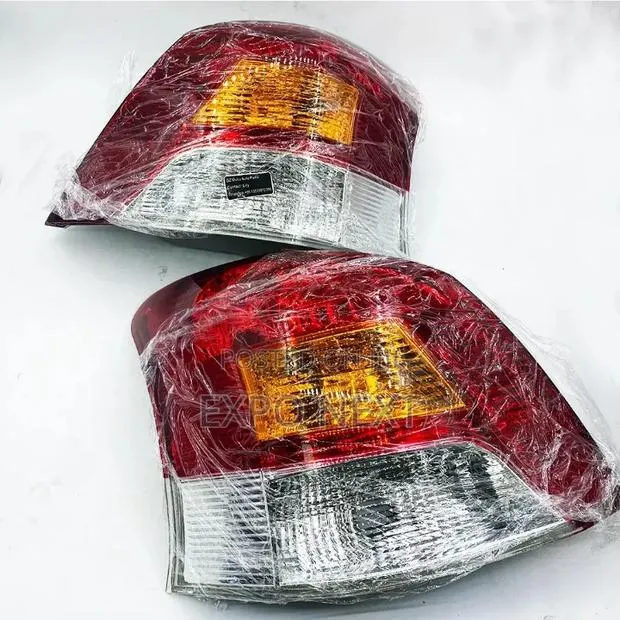 2009-2010 Yaris Hatchback Tail Light Set · Photo 1