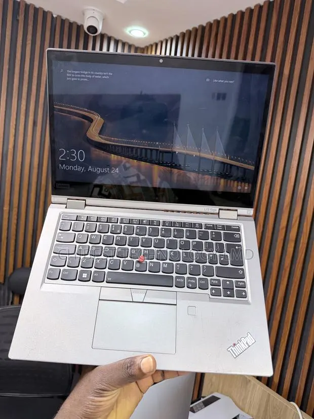 Laptop Lenovo ThinkPad L13 Yoga 8GB Intel Core i5 SSD 256GB · Photo 1