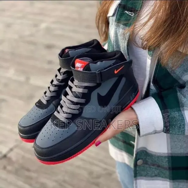Nike Air Force 1 Mid · Photo 1