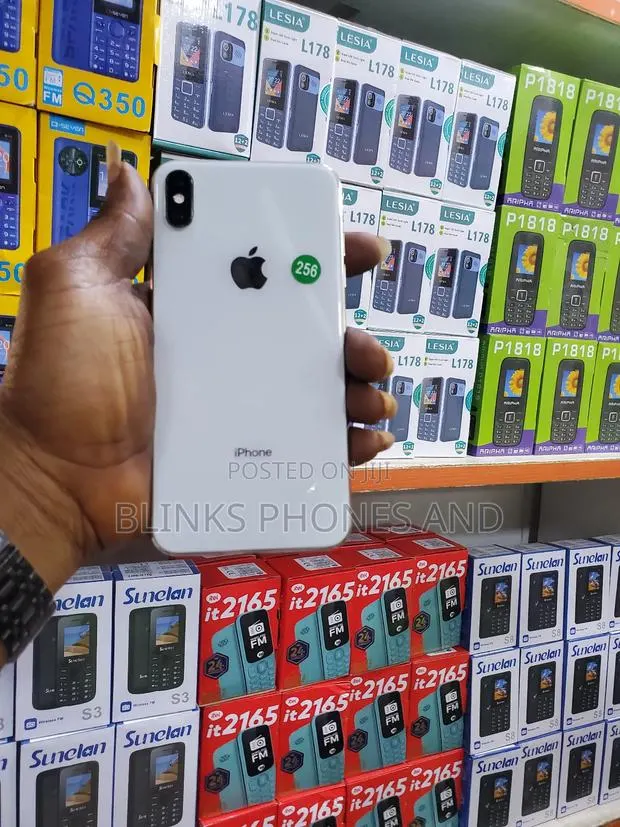 Apple iPhone XS Max 256 GB White · Photo 1