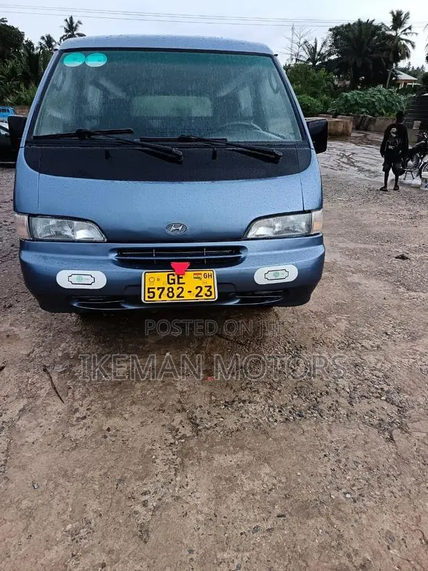 Hyundai H-100 2002 Blue · Photo 1