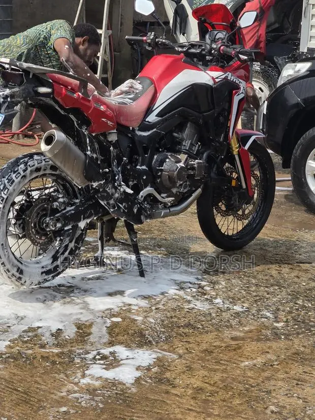 Honda 2017 Red · Photo 1