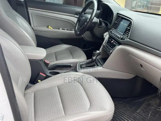 Hyundai Elantra Limited Sedan FWD (2.0L 4cyl 6A) 2017 White · Photo 1