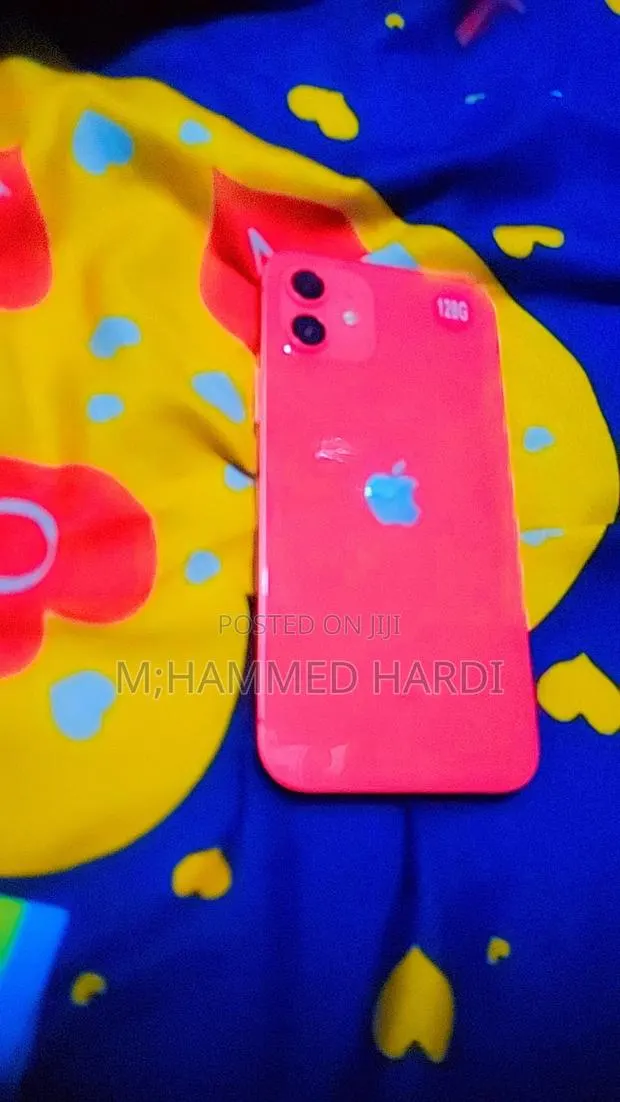 Apple iPhone 12 128 GB Red · Photo 1