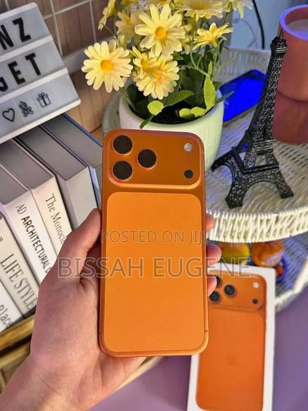 Apple iPhone 17 Pro Max 256 GB Orange · Photo 1