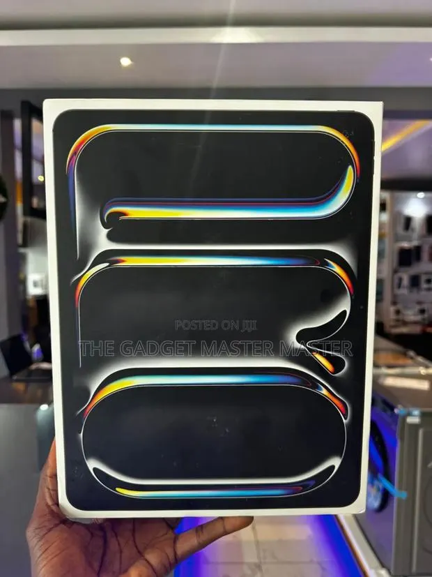 New Apple iPad Pro 13 (2025) 256 GB · Photo 1