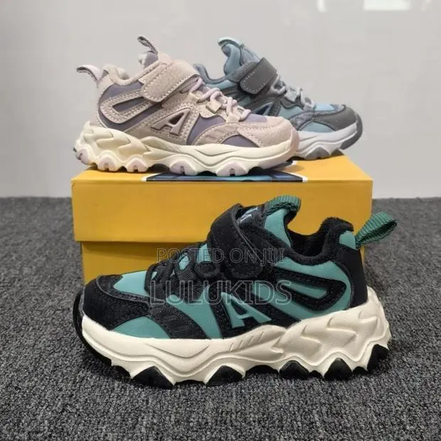 Kids Shoes/Sneakers · Photo 1
