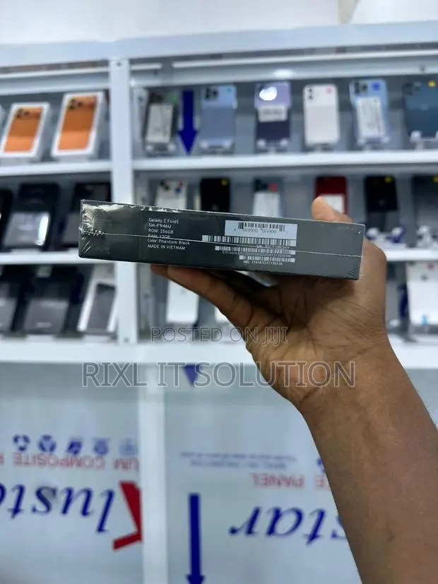New Samsung Galaxy Z Fold 5 256 GB Black · Photo 1