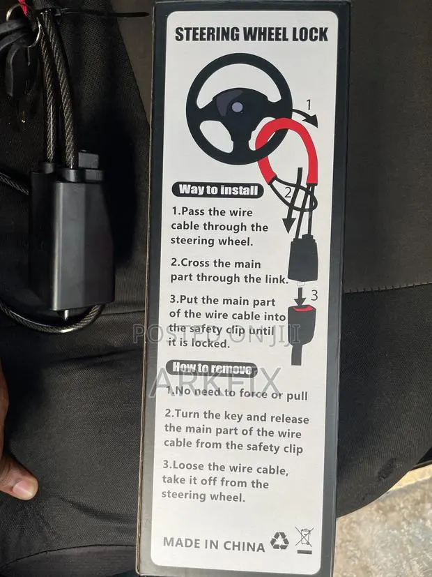 Universal Steering Wheel Lock · Photo 1