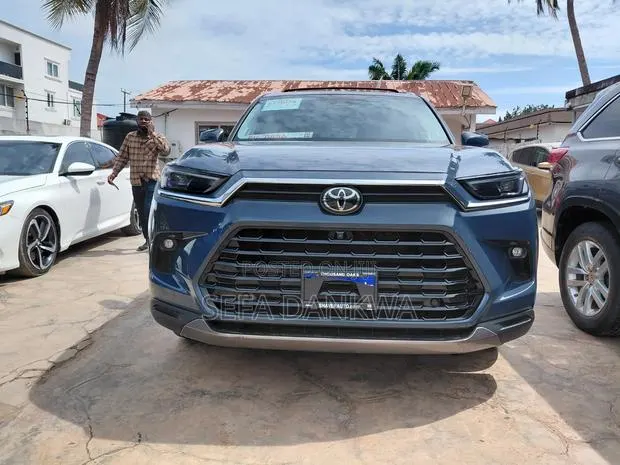 Toyota Grand Highlander Platinum AWD 2024 Gray · Photo 1