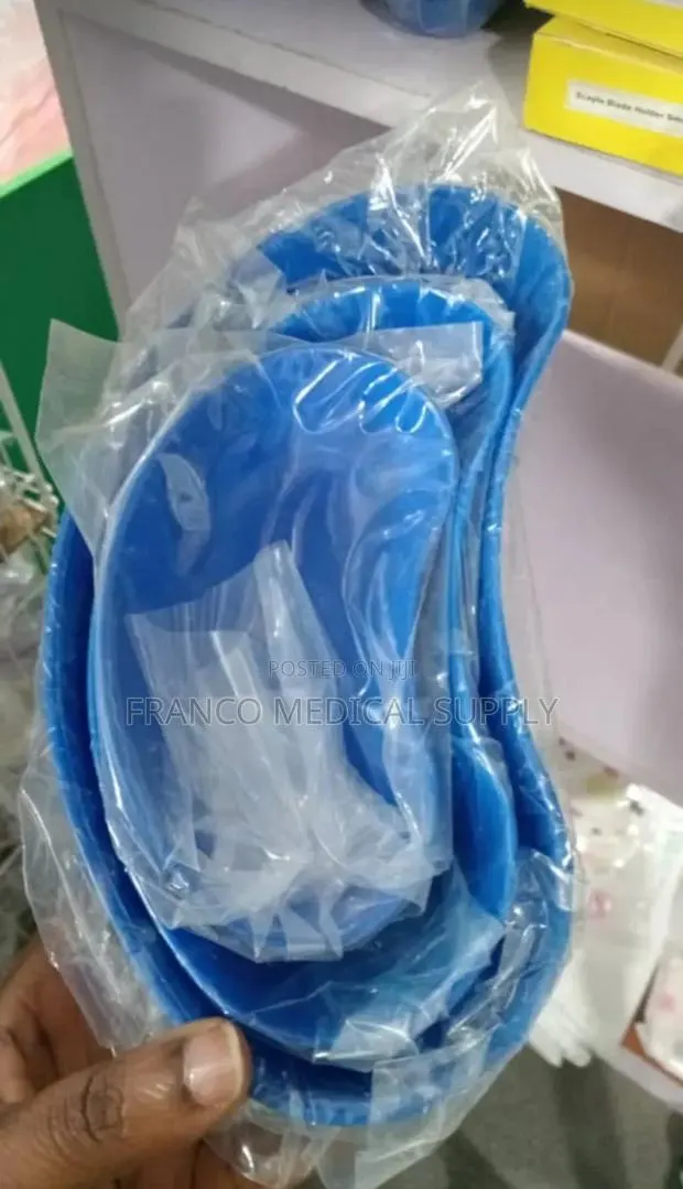 Plastic Kidney Dish (Set) · Photo 1