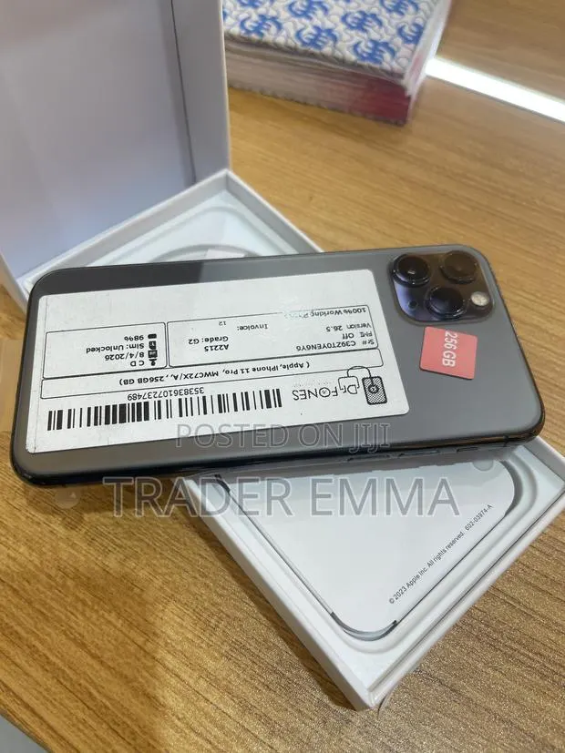 Apple iPhone 11 Pro 256 GB Gray · Photo 1