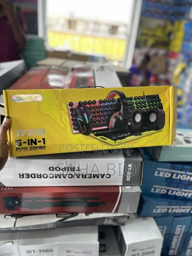 5 in 1 GAMING USB KEYBOARD · Photo 1