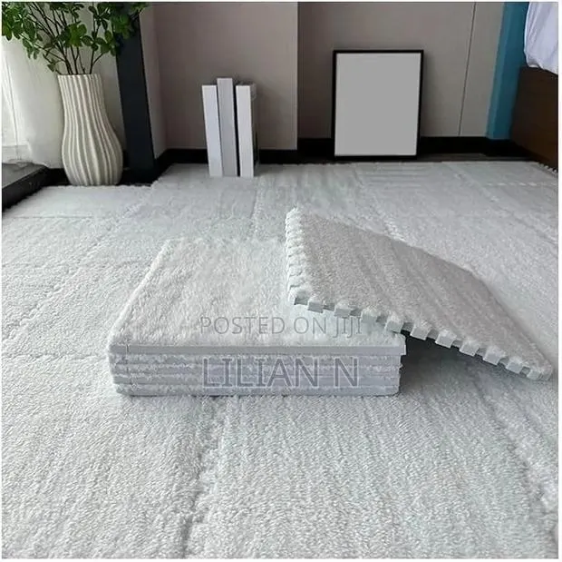 White Fluffy Puzzle Carpet (30*30) · Photo 1