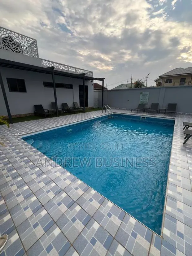 Swimming Pool Cleaning Service · Photo 1