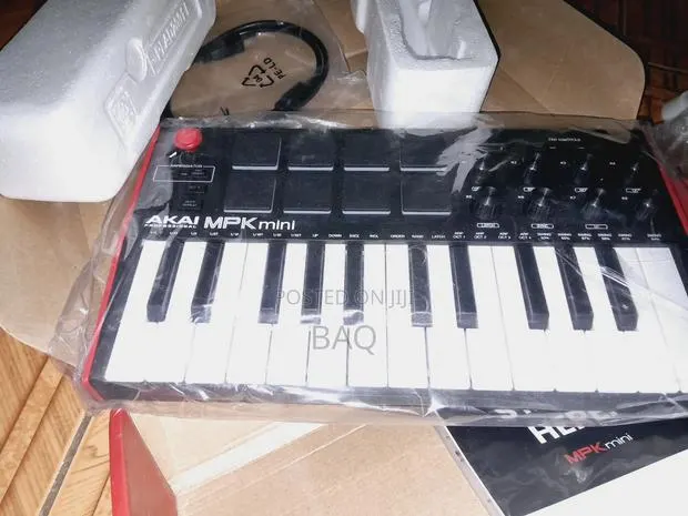 Akai MPK Mini Keyboard · Photo 1