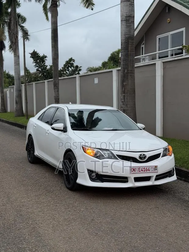 Toyota Camry L 4dr Sedan (2.5L 4cyl 6A) 2014 White · Photo 1