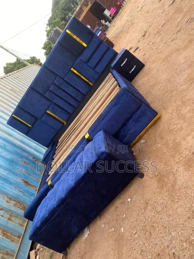 Complete Queen Size Bedframes With 2 Sides Drawers · Photo 1